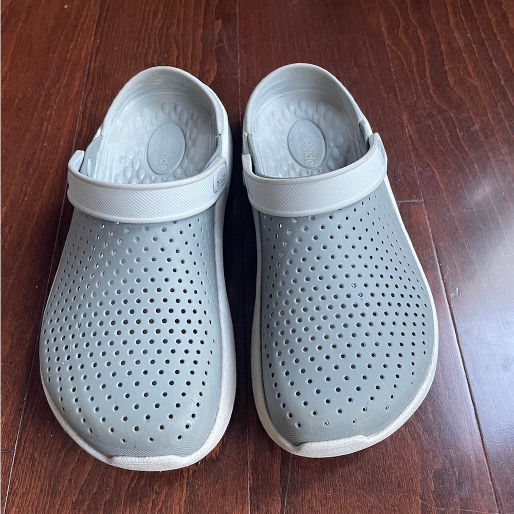 Women's 8 / Men’s 6 Crocs Lite Ride Clog Grey. Used condition.